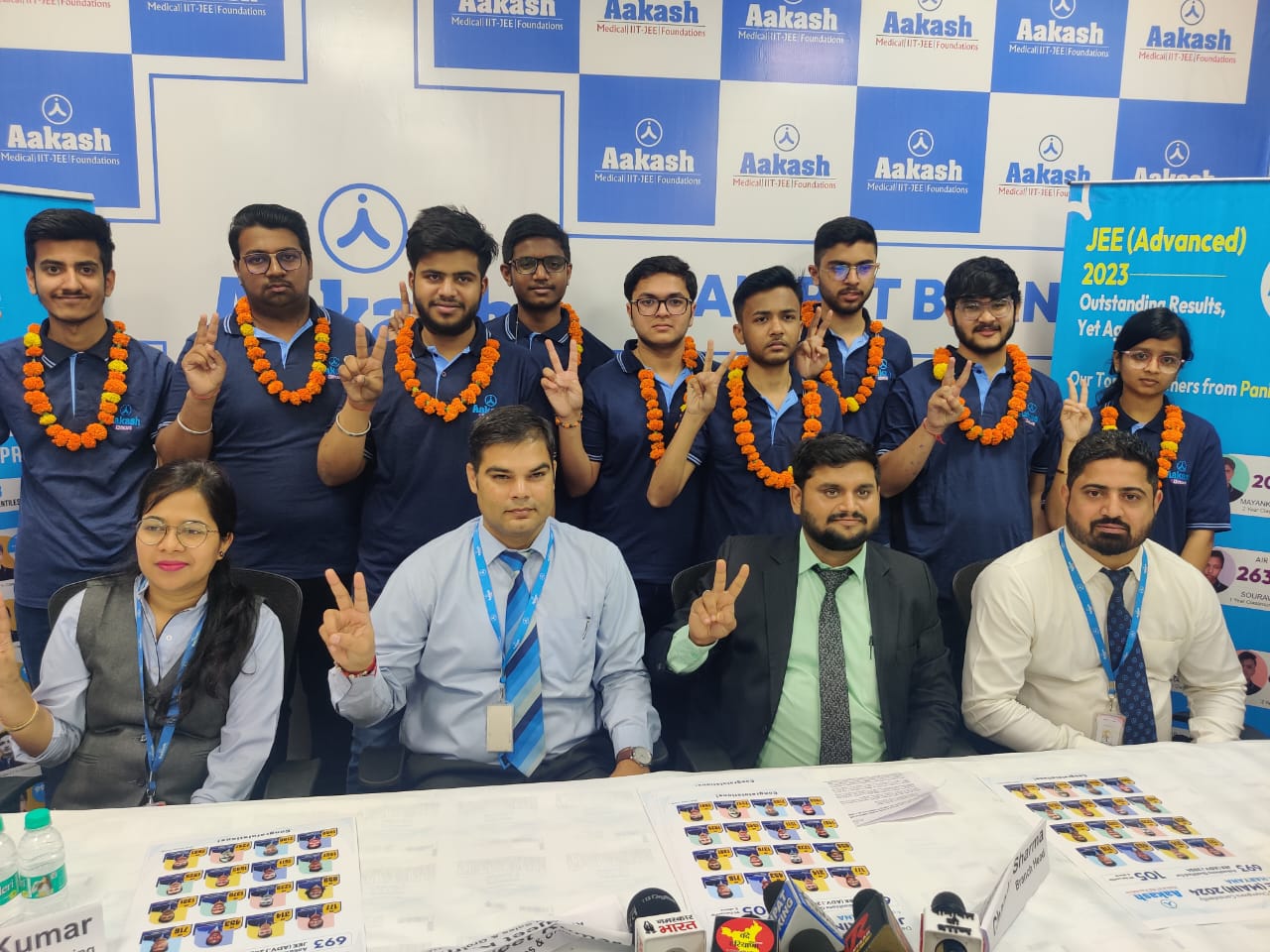 promising-students-of-aakash-educational-services-limited-shine-in-the-results-of-jee-main-2024-session-2-10-students-of-panipat-achieved-99-and-above-percentile